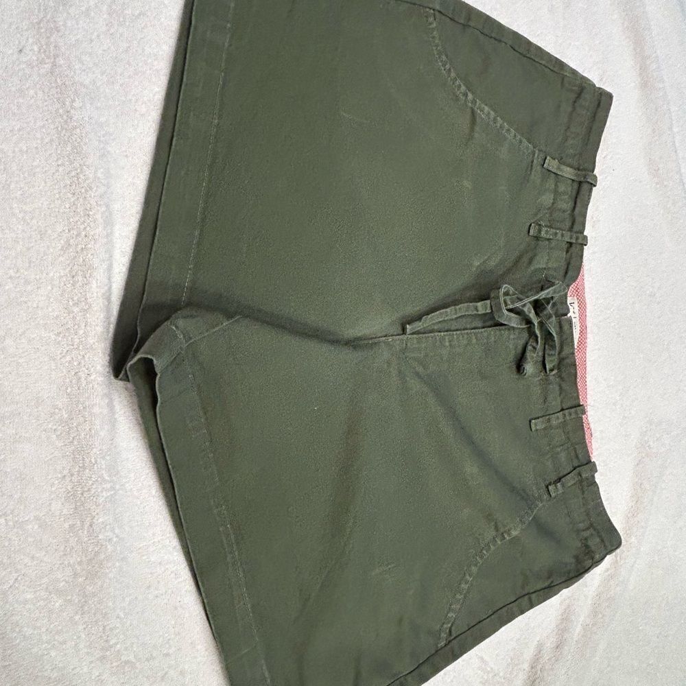 Lee Women's Green Shorts size 14